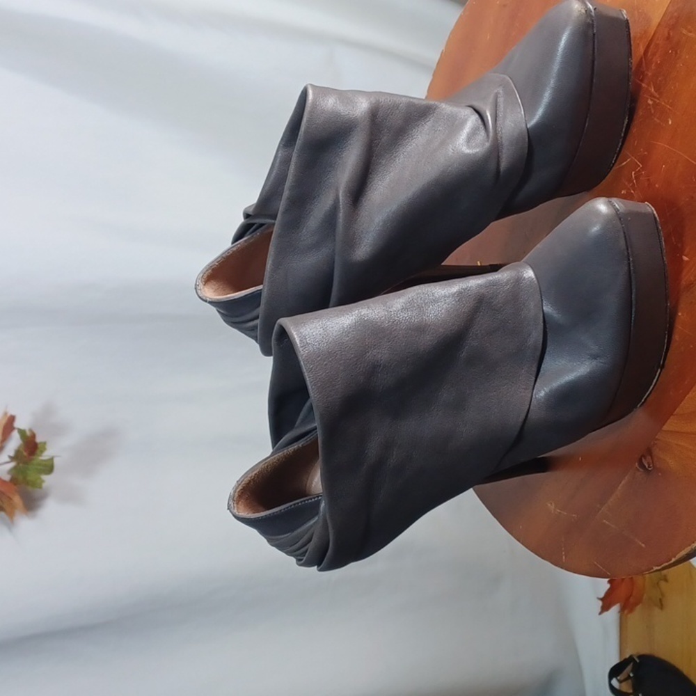 Pura Lopez 5 in. heels size 37.5 made in Spain leather soles